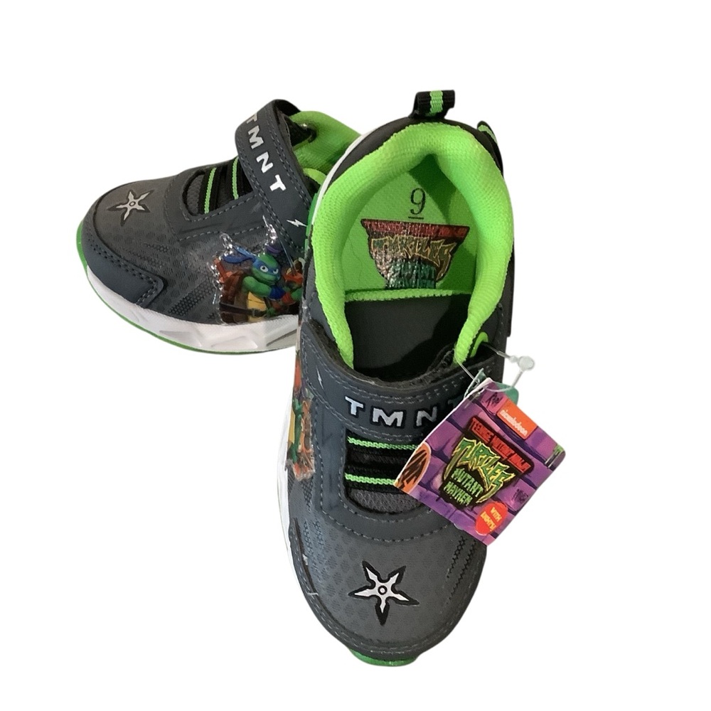 Nickelodeon TMNT Gray and Green LIGHT UP Sneakers BRAND NEW. Size 9 Toddler
